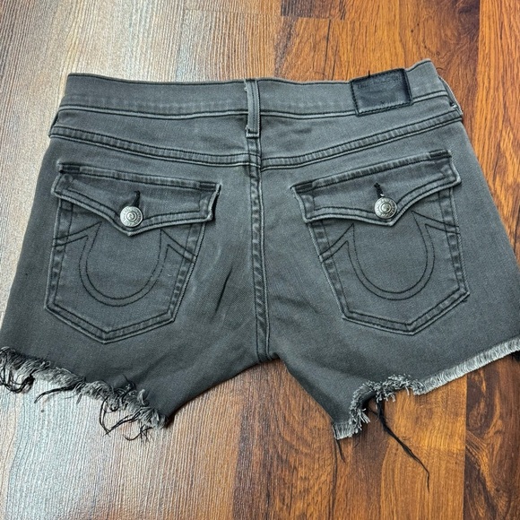True Religion Keira Low Rise Distressed Black Denim Shorts Size 26 - Picture 2 of 7